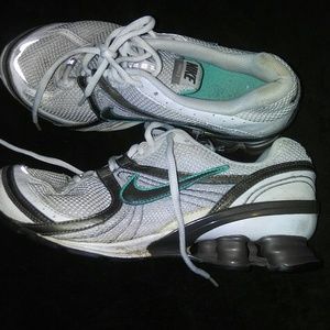 Nike navina 3 running shoe